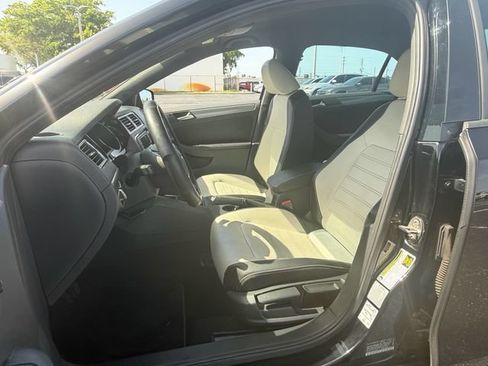 Used 2016 Volkswagen Jetta Sport FWD image 9