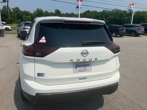 Used 2025 Nissan Rogue S FWD image 6