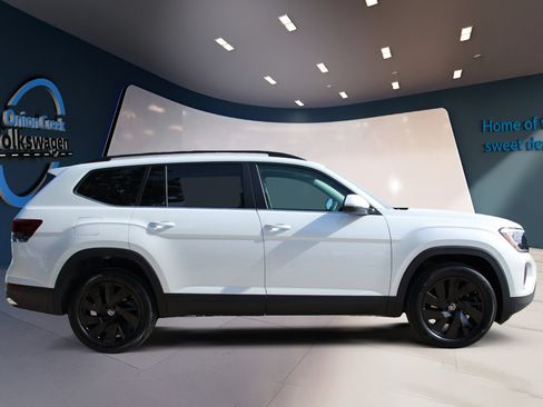 Certified 2026 Volkswagen Atlas SE FWD image 4