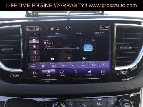 Certified 2024 Chrysler Pacifica Touring-L FWD image 28