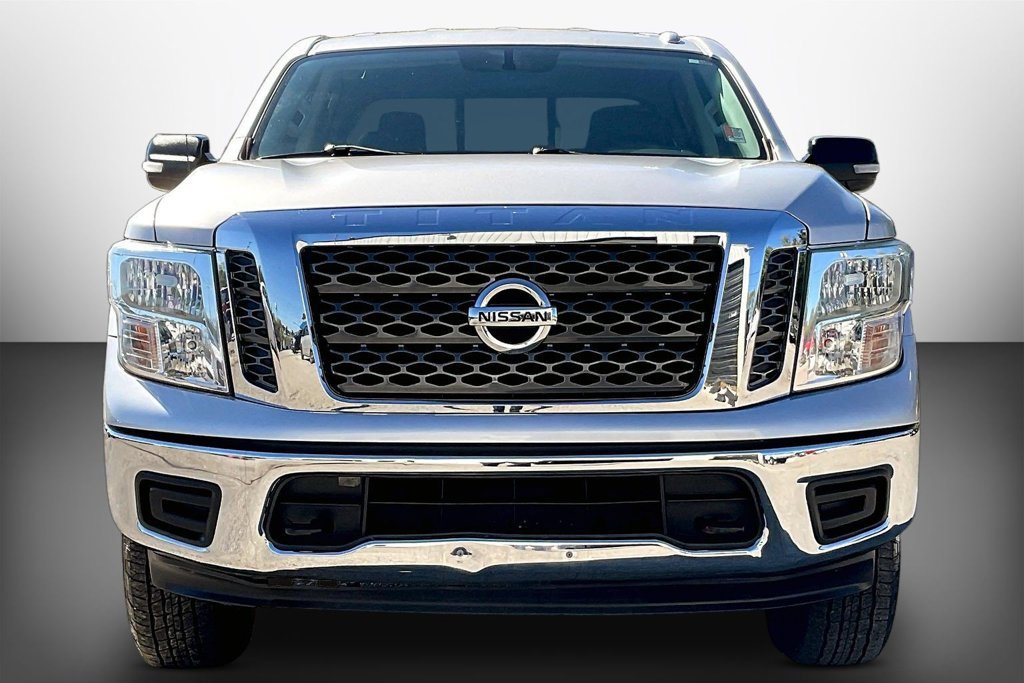 Used 2018 Nissan Titan SV AWD/4WD image 2