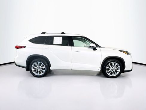Used 2021 Toyota Highlander Limited image 11