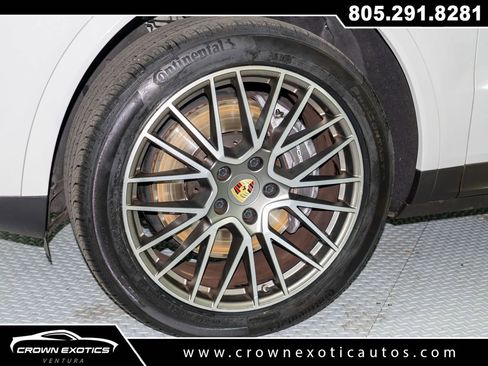 Used 2023 Porsche Cayenne Platinum Edition image 21