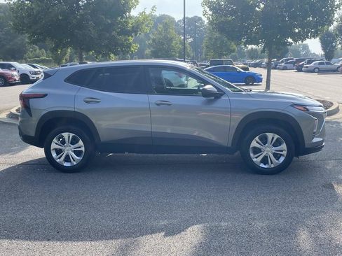 Used 2026 Chevrolet Trax LS FWD image 2