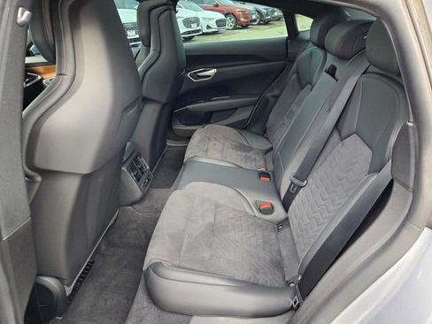 Used 2022 Audi e-tron GT Premium Plus image 10