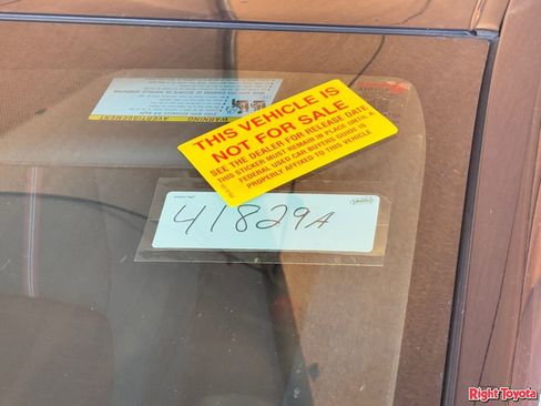 Used 2024 Toyota Corolla SE w/ SE Premium Package image 11