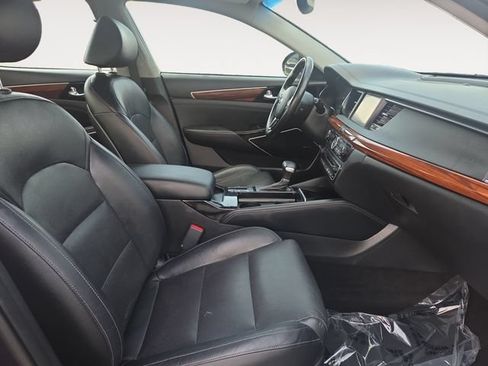 Used 2017 Kia Cadenza Premium w/ Luxury Package FWD image 15