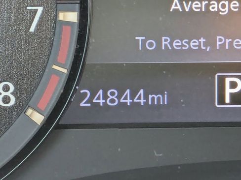 Used 2022 Nissan Frontier PRO-4X image 30