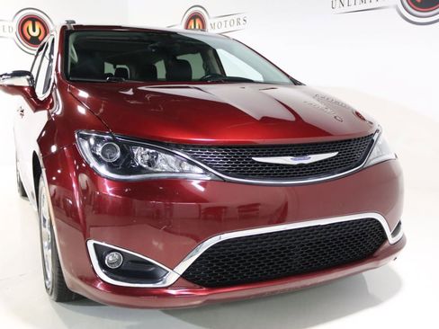 Used 2018 Chrysler Pacifica Limited FWD image 24