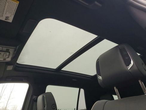 Used 2023 Cadillac Escalade Premium Luxury w/ LPO, Radiant Package image 7