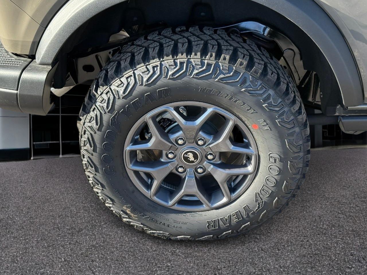 Used 2025 Ford Bronco Badlands AWD/4WD image 4