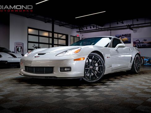 Used 2013 Chevrolet Corvette Z06 w/ 3LZ Preferred Equipment Group RWD image 30