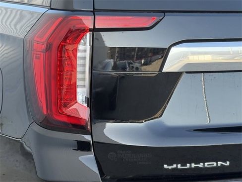 Used 2022 GMC Yukon XL Denali image 6