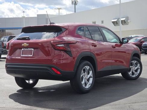 New 2026 Chevrolet Trax LS w/ LS Convenience Package FWD image 17