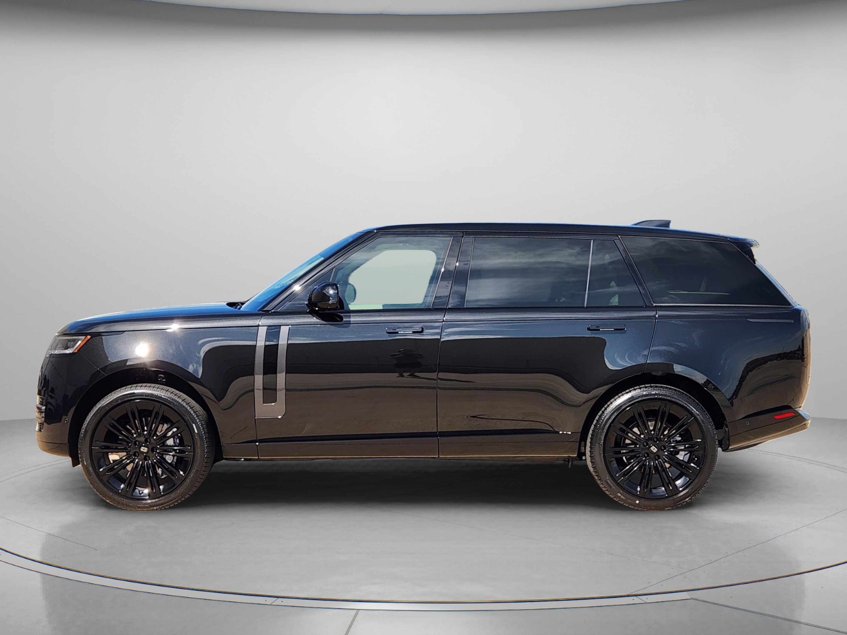 New 2027 Land Rover Range Rover Long Wheelbase SE AWD/4WD image 2
