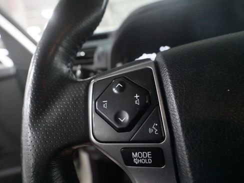 Used 2020 Toyota 4Runner SR5 AWD/4WD image 17