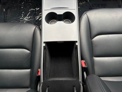 Used 2022 Tesla Model Y Performance image 17