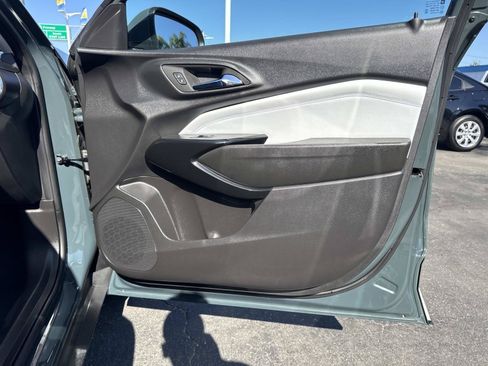 Used 2025 Chevrolet Trax LT FWD image 30