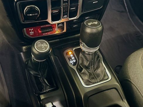 Used 2025 Jeep Wrangler Willys image 24