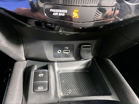 Used 2019 Nissan Rogue Sport SV w/ Technology Package FWD image 33