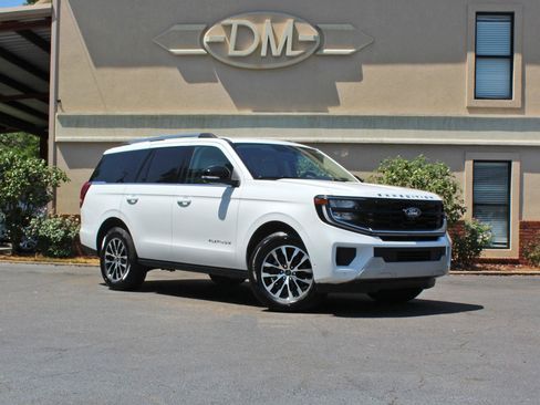 Used 2025 Ford Expedition Platinum AWD/4WD image 4
