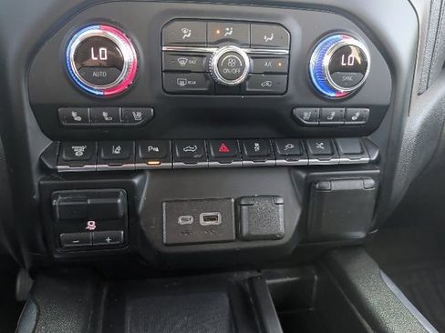Used 2022 GMC Sierra 3500 Denali w/ Denali Ultimate Package AWD/4WD image 24