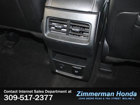 Used 2024 Ford Edge Titanium image 9