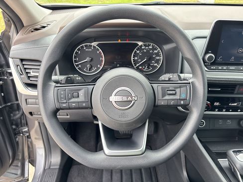 Used 2023 Nissan Rogue SV image 17