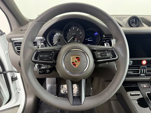 Certified 2026 Porsche Macan AWD/4WD image 26