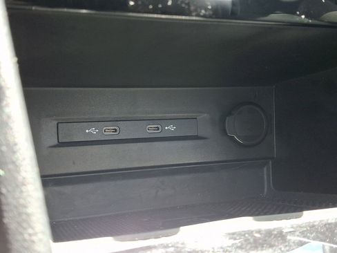 Certified 2023 Volkswagen Taos SE FWD image 23