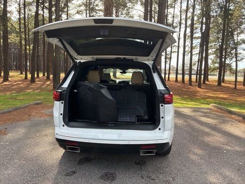 Used 2023 Chevrolet Traverse Premier image 18