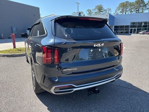 Used 2024 Kia Sorento EX AWD/4WD image 9