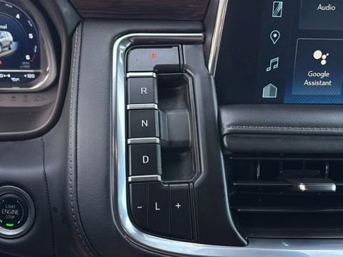 Used 2024 Chevrolet Suburban LT RWD image 29