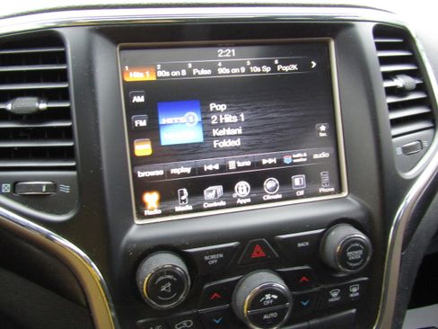 Used 2014 Jeep Grand Cherokee Laredo w/ Security & Convenience Group image 22