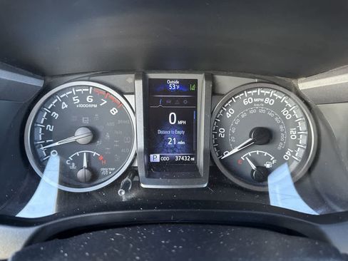 Used 2020 Toyota Tacoma TRD Off-Road w/ Technology Package image 17