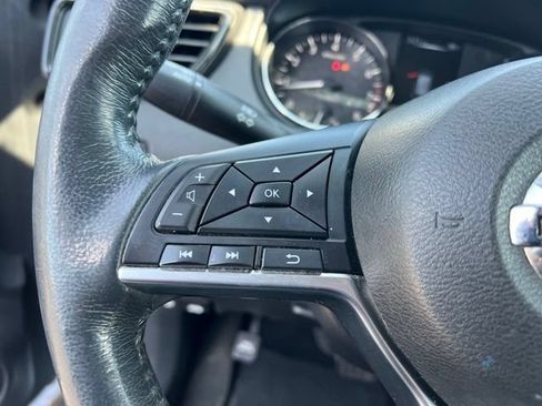 Used 2017 Nissan Rogue SV w/ SV Premium Package FWD image 14