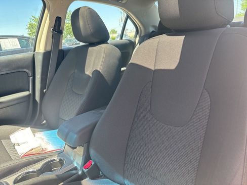 Used 2010 Ford Fusion SE FWD image 4
