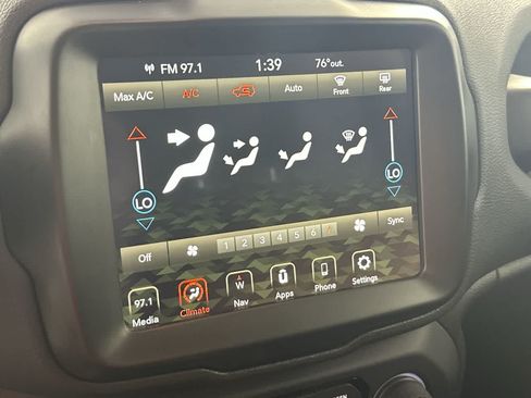 Used 2023 Jeep Renegade Trailhawk AWD/4WD image 30