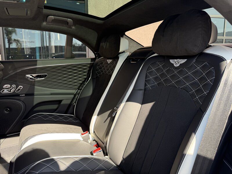 Used 2024 Bentley Flying Spur W12 AWD/4WD image 19
