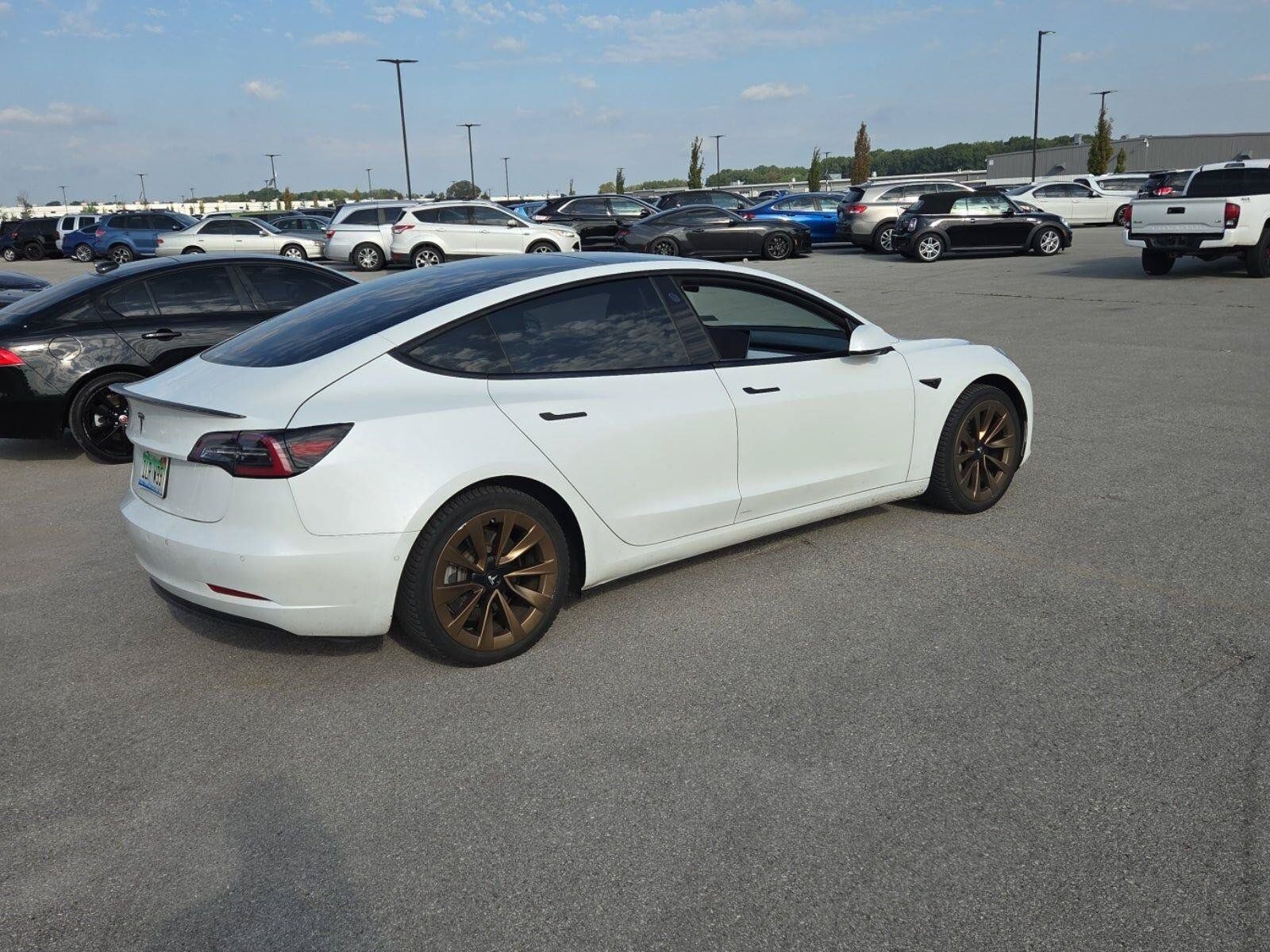 Used 2022 Tesla Model 3 Long Range AWD/4WD image 4