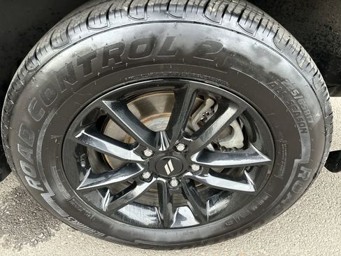 Used 2019 Dodge Grand Caravan GT image 4