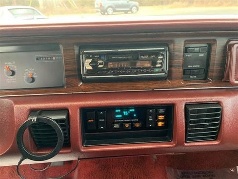 Used 1992 Oldsmobile Custom Cruiser image 23