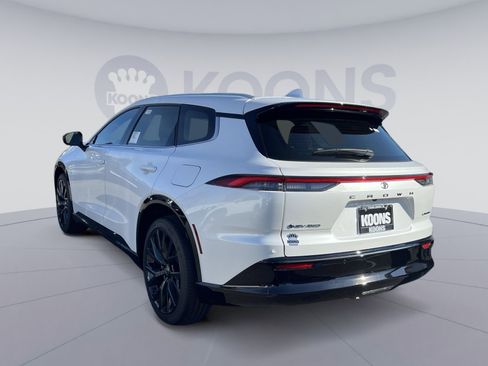 New 2025 Toyota Crown Signia image 4