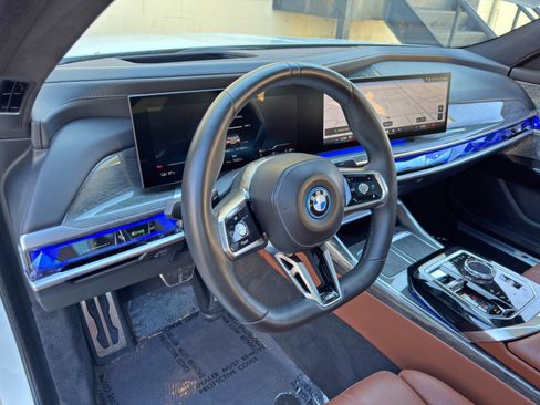 Used 2024 BMW i7 xDrive60 AWD/4WD image 14