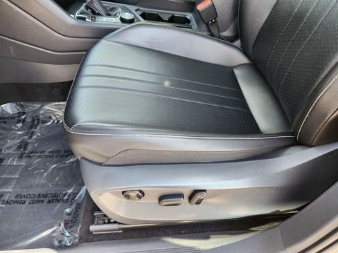 Used 2022 Volkswagen Tiguan SE image 20