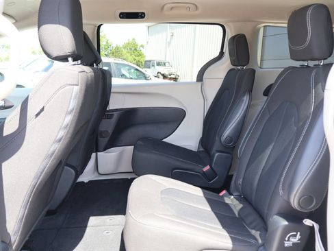 Used 2023 Chrysler Voyager LX FWD image 17
