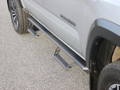 Used 2019 Toyota Tacoma TRD Off-Road w/ Technology Package image 10