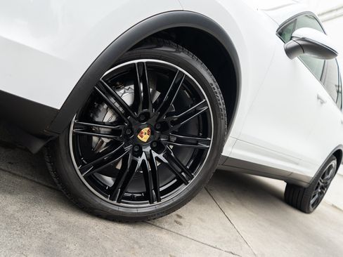 Used 2018 Porsche Cayenne S AWD/4WD image 4