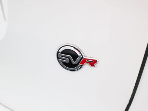 Used 2021 Jaguar F-PACE SVR image 39