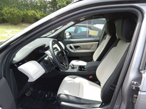 Used 2024 Land Rover Discovery Sport Dynamic SE AWD/4WD image 10